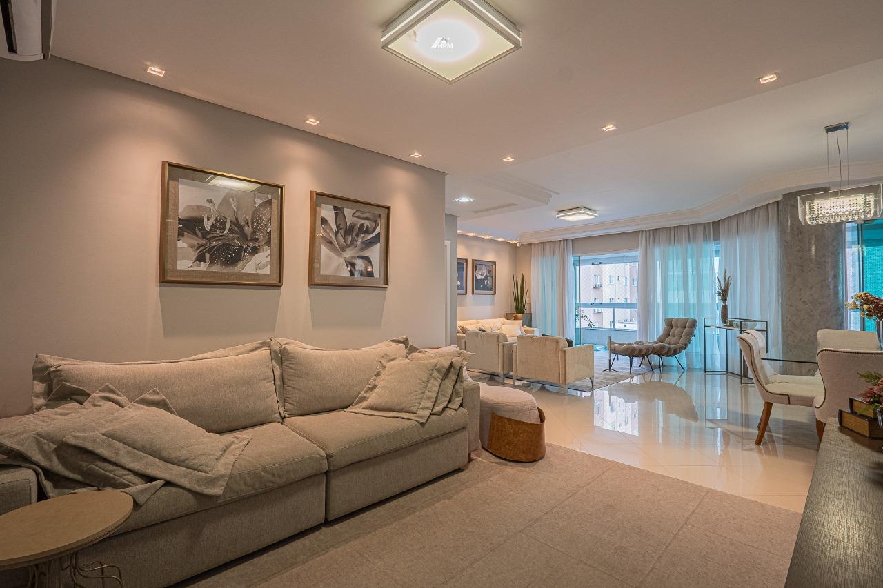 Apartamento à venda no Meia Praia: 