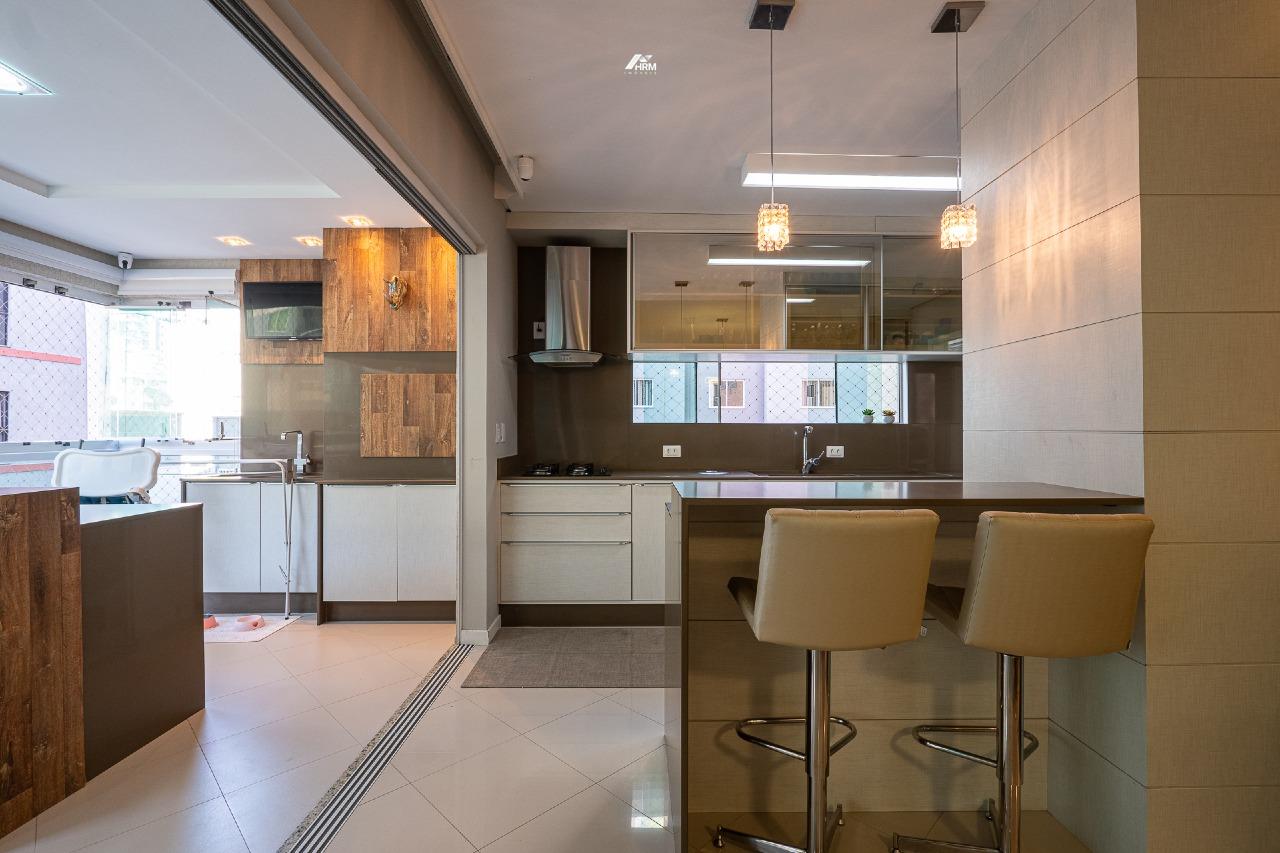 Apartamento à venda no Meia Praia: 