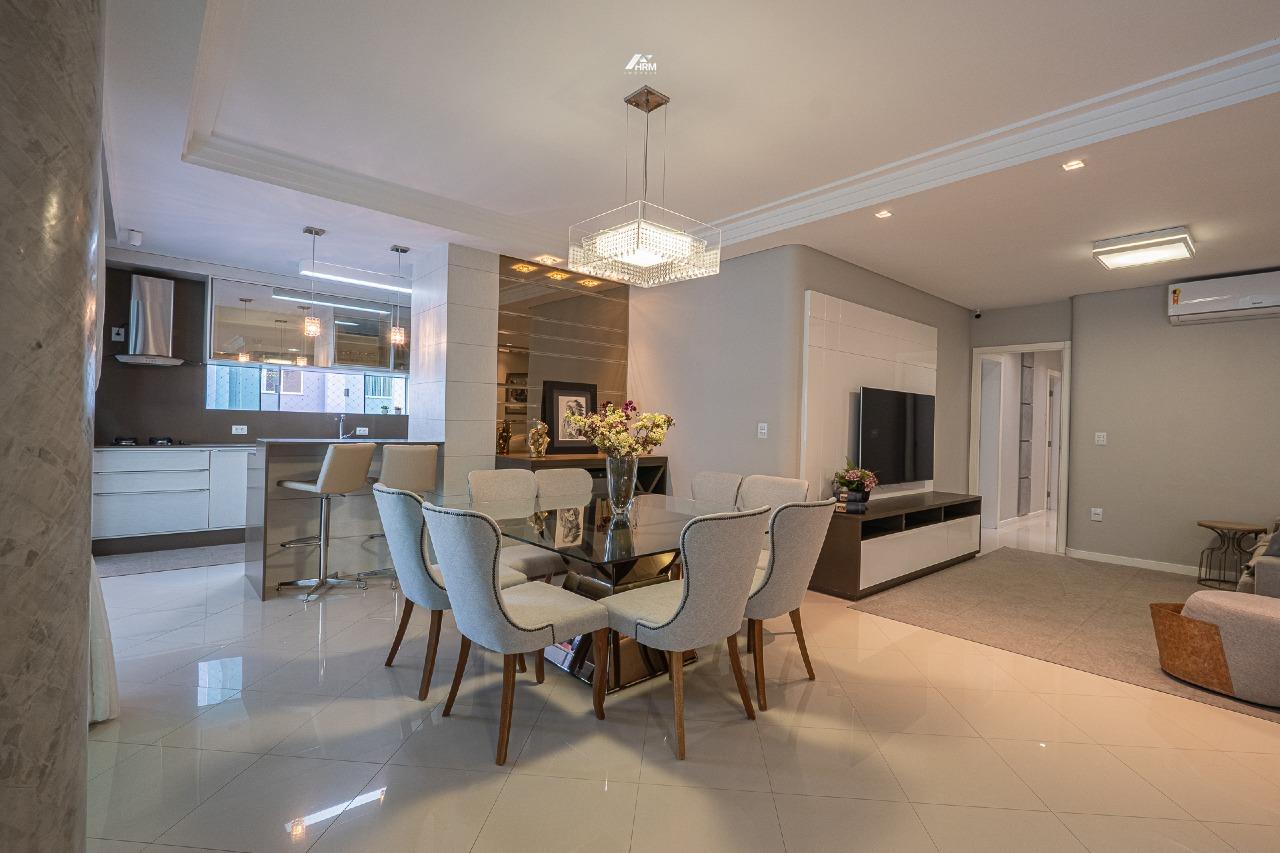 Apartamento à venda no Meia Praia: 