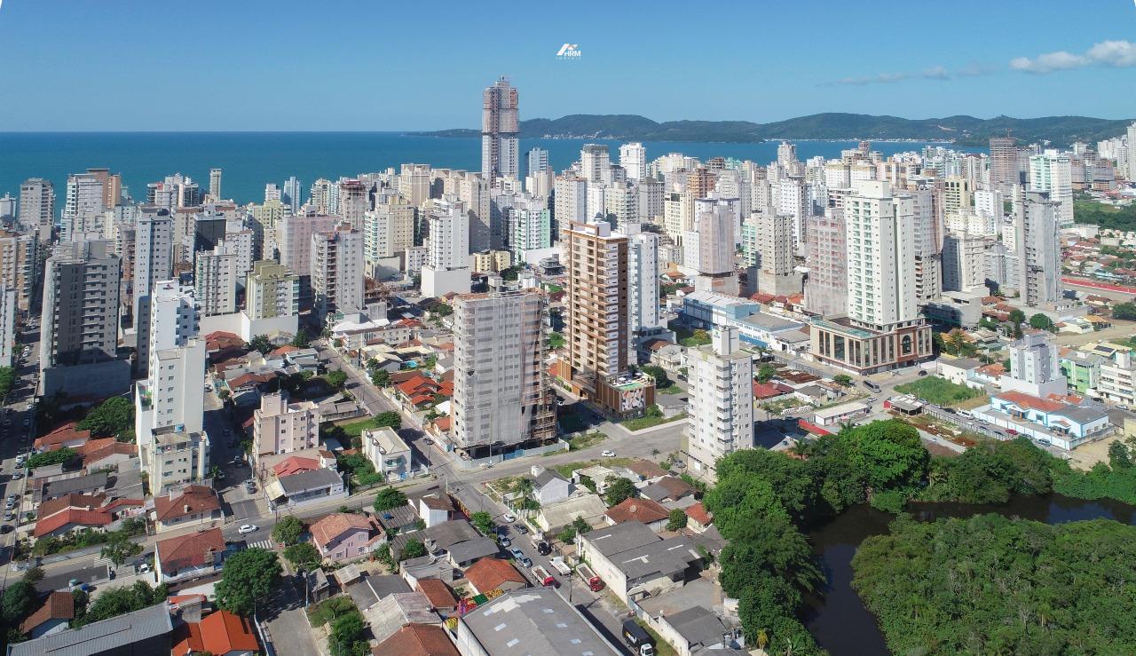 Apartamento à venda no Meia Praia: 