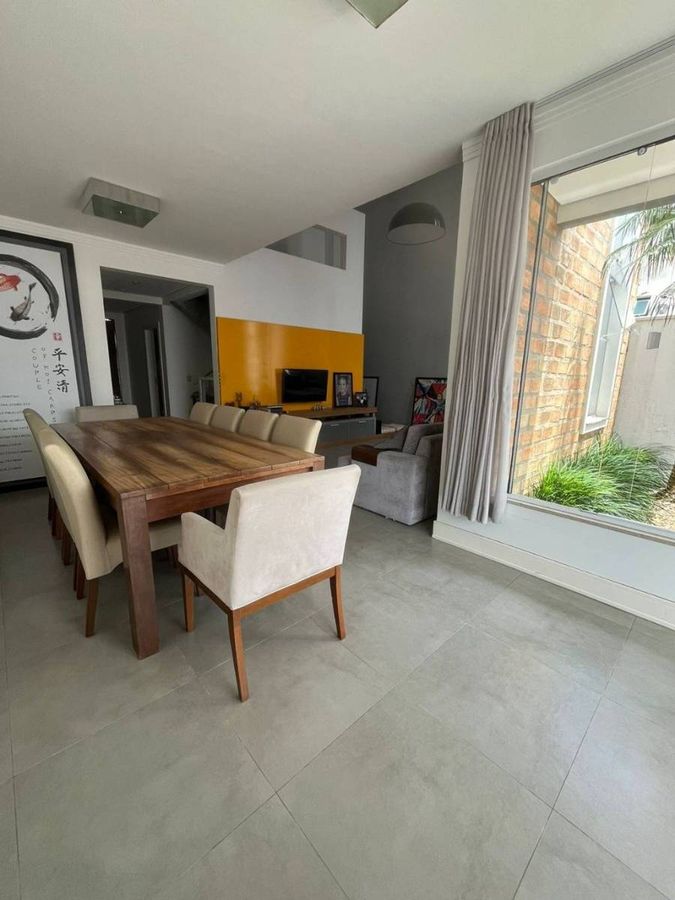 Casa à venda no Centro: 