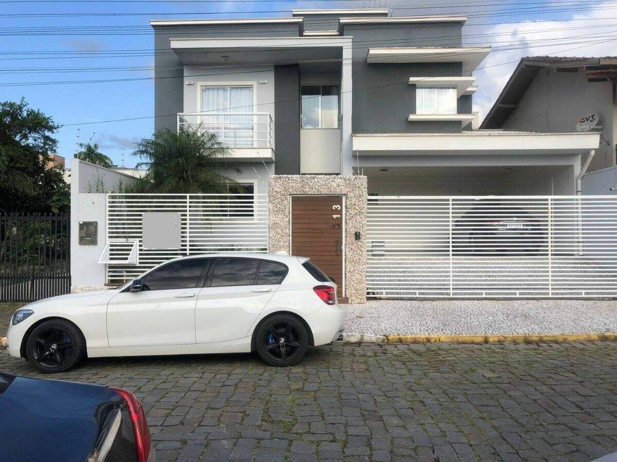 Casa à venda no Centro: 