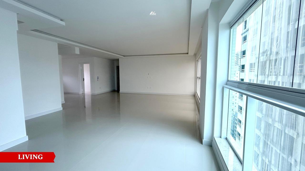 Apartamento à venda no Meia Praia: 