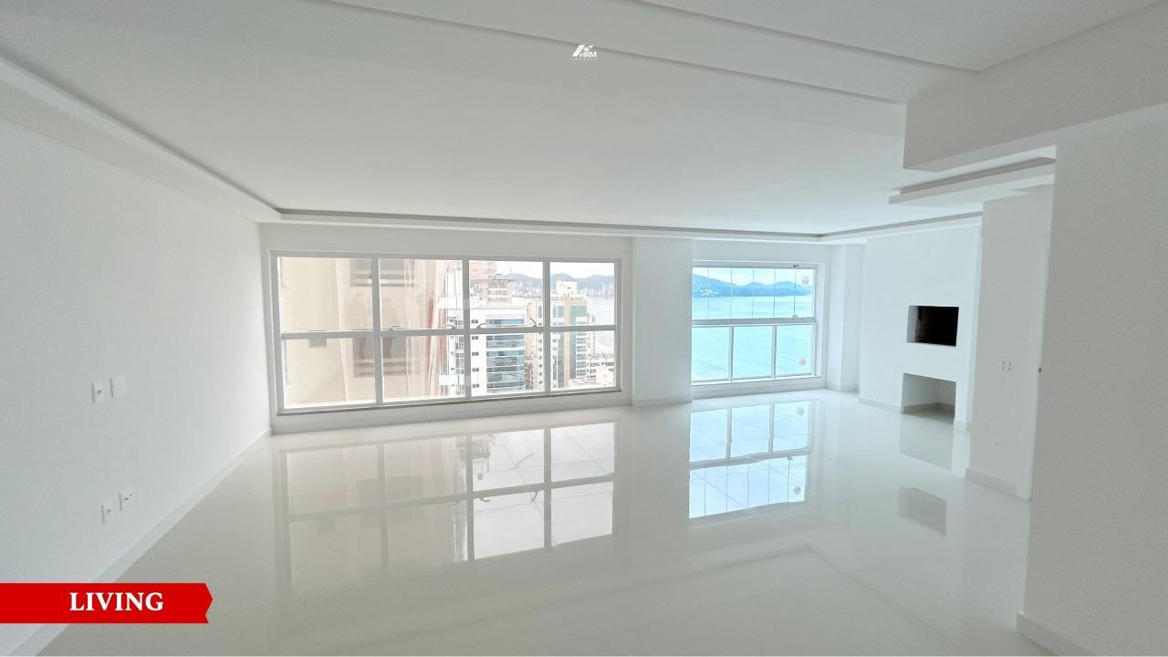 Apartamento à venda no Meia Praia: 