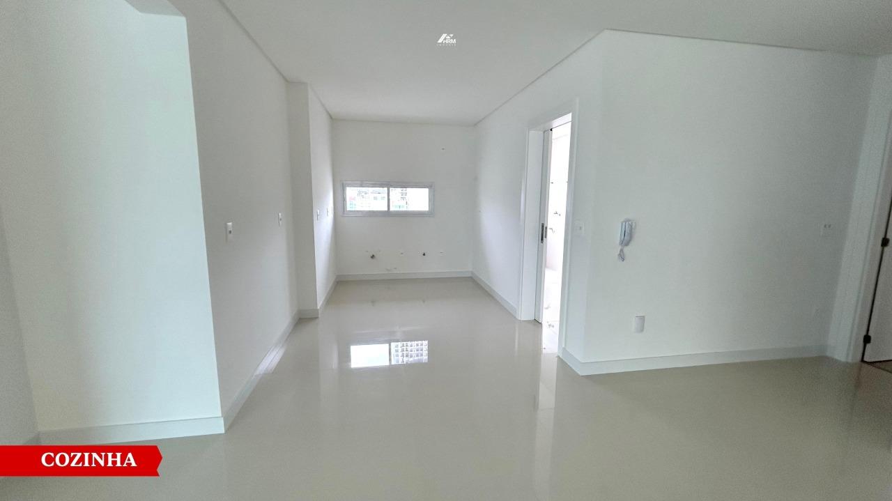 Apartamento à venda no Meia Praia: 