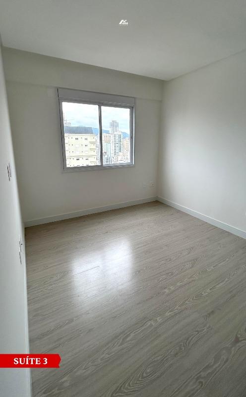 Apartamento à venda no Meia Praia: 