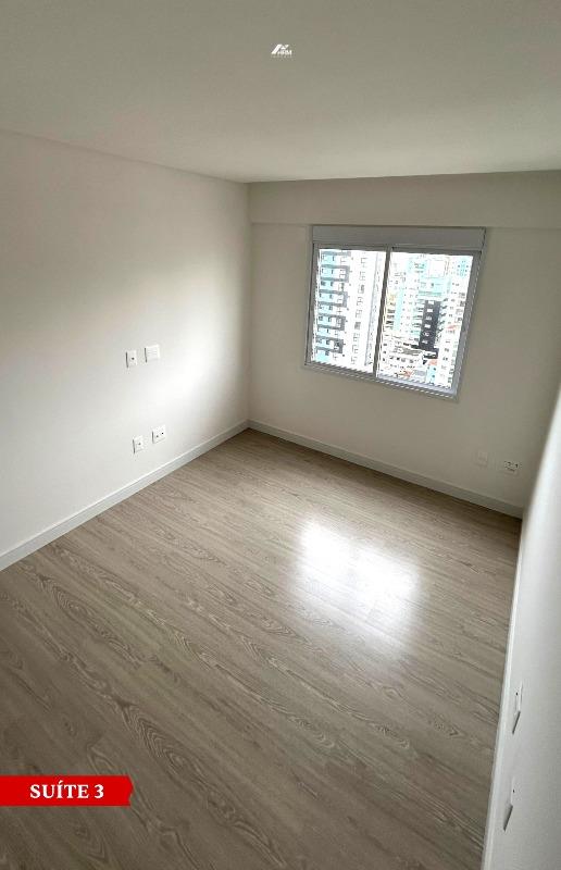 Apartamento à venda no Meia Praia: 