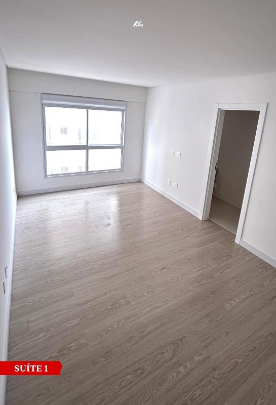 Apartamento à venda no Meia Praia: 