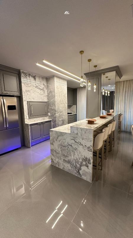 Apartamento à venda no Meia Praia: 