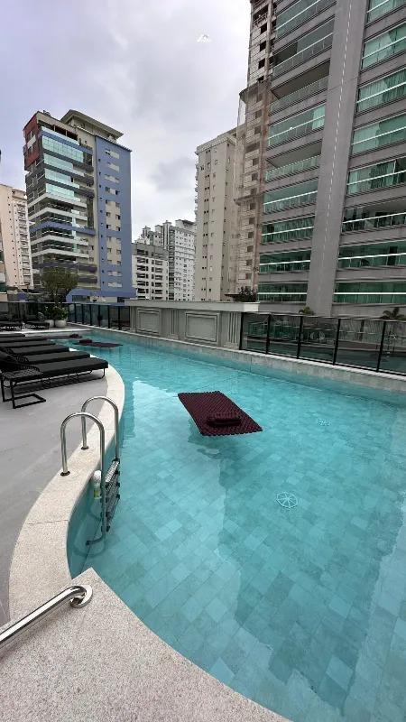 Apartamento à venda no Meia Praia: 