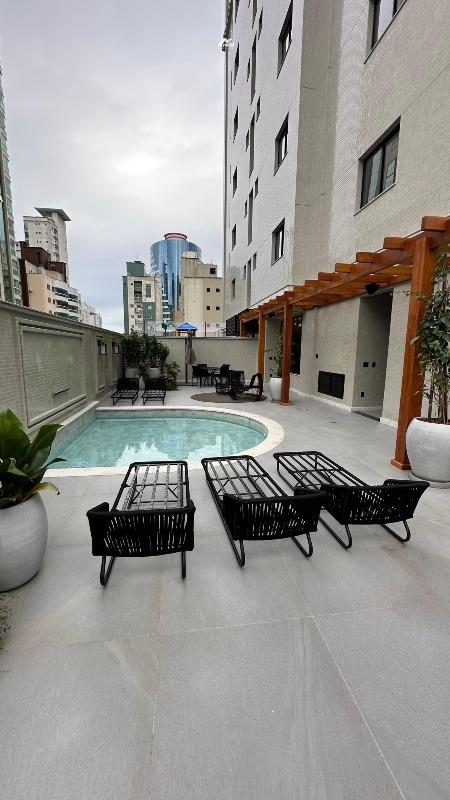 Apartamento à venda no Meia Praia: 