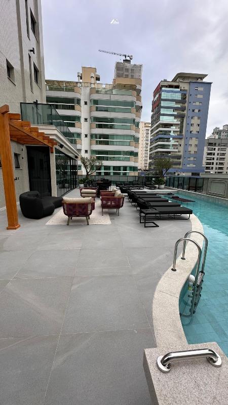 Apartamento à venda no Meia Praia: 