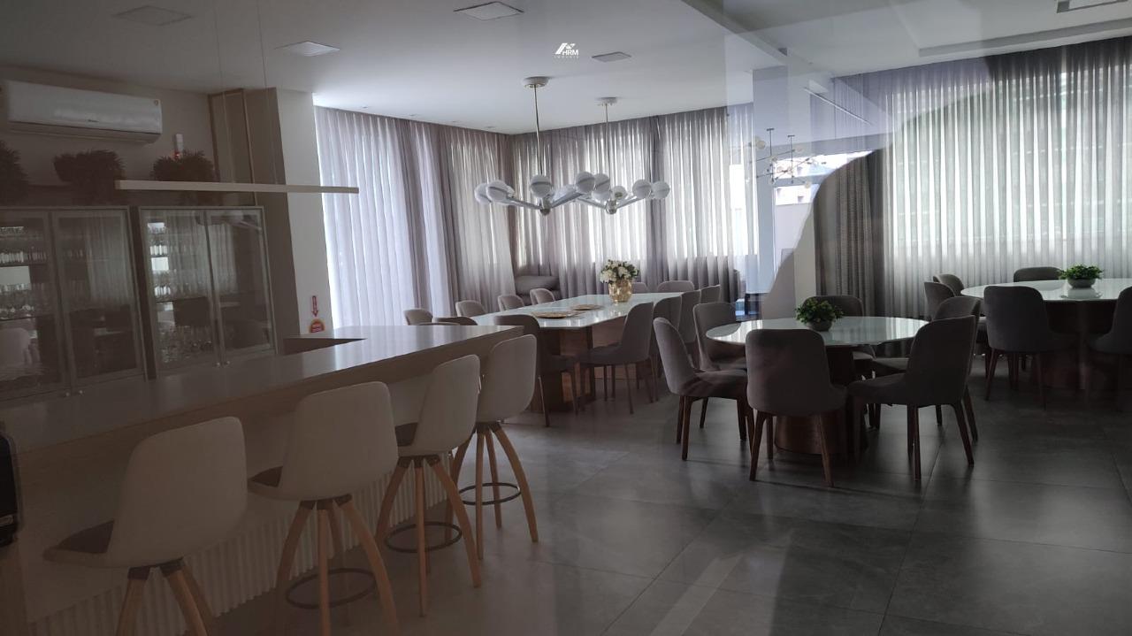 Apartamento à venda no Meia Praia: 