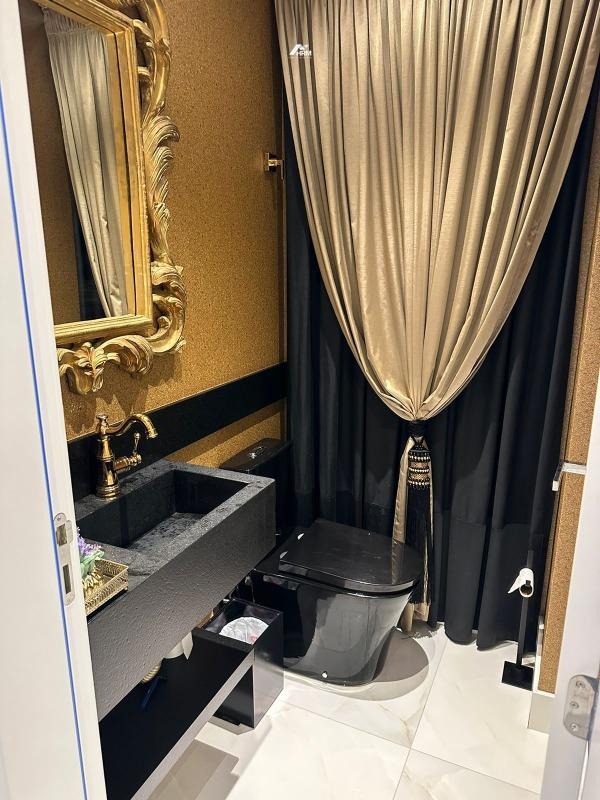 Apartamento à venda no Meia Praia: 