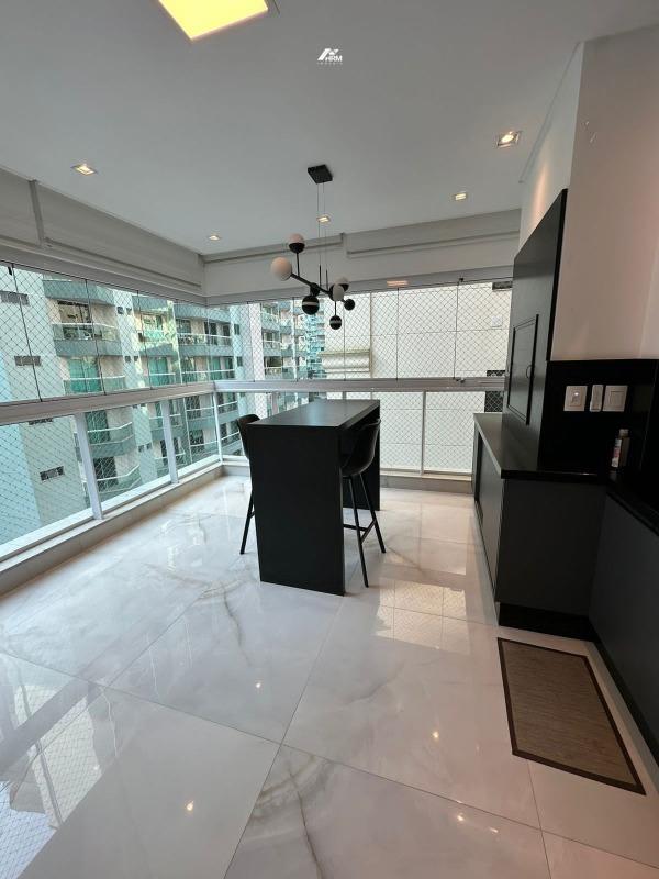 Apartamento à venda no Meia Praia: 