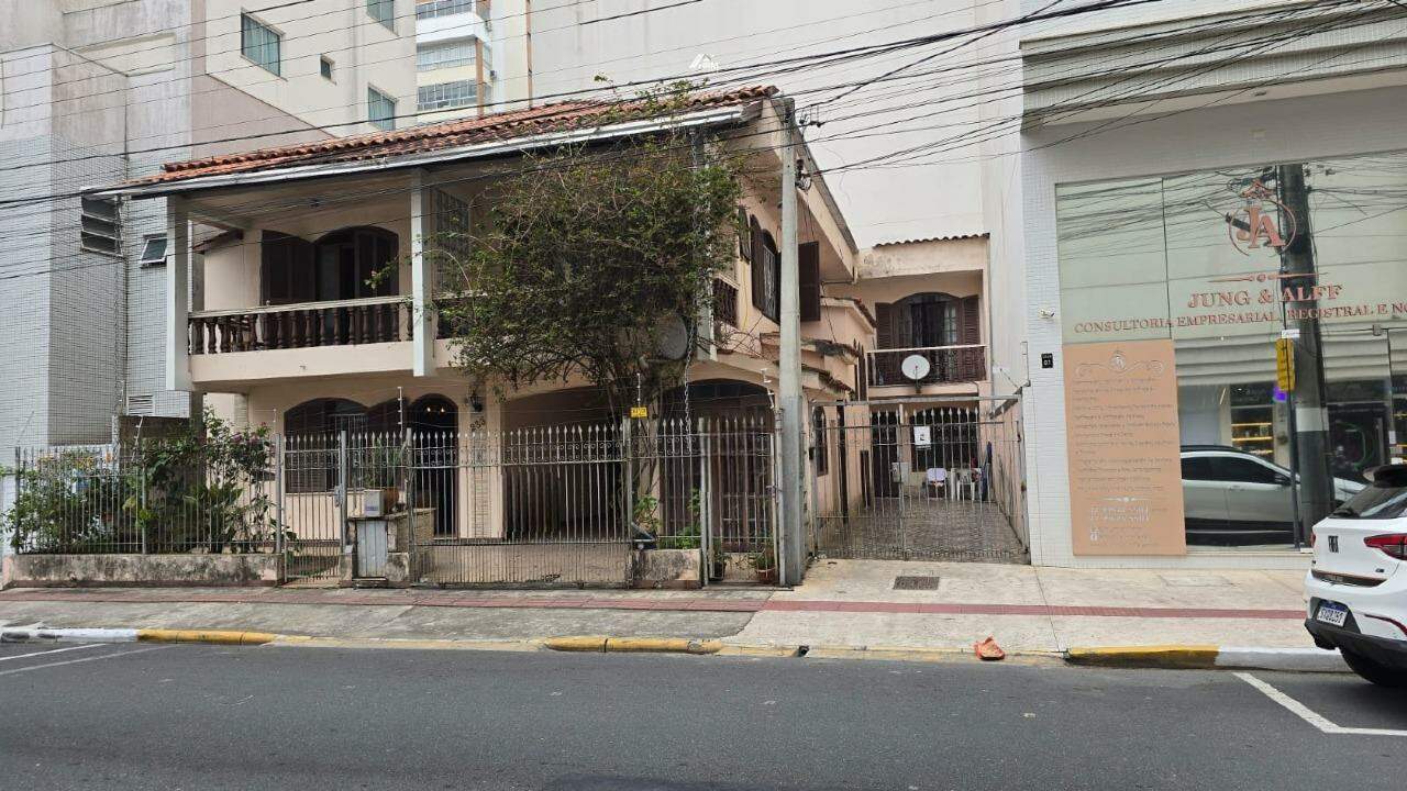 Casa à venda no Centro: 