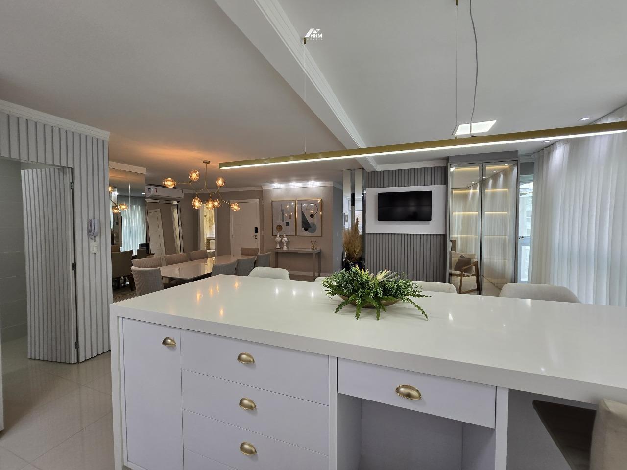 Apartamento à venda no Meia Praia: 