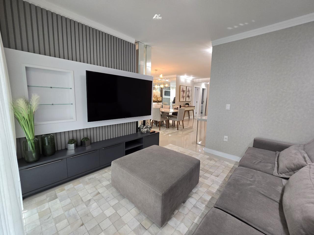 Apartamento à venda no Meia Praia: 