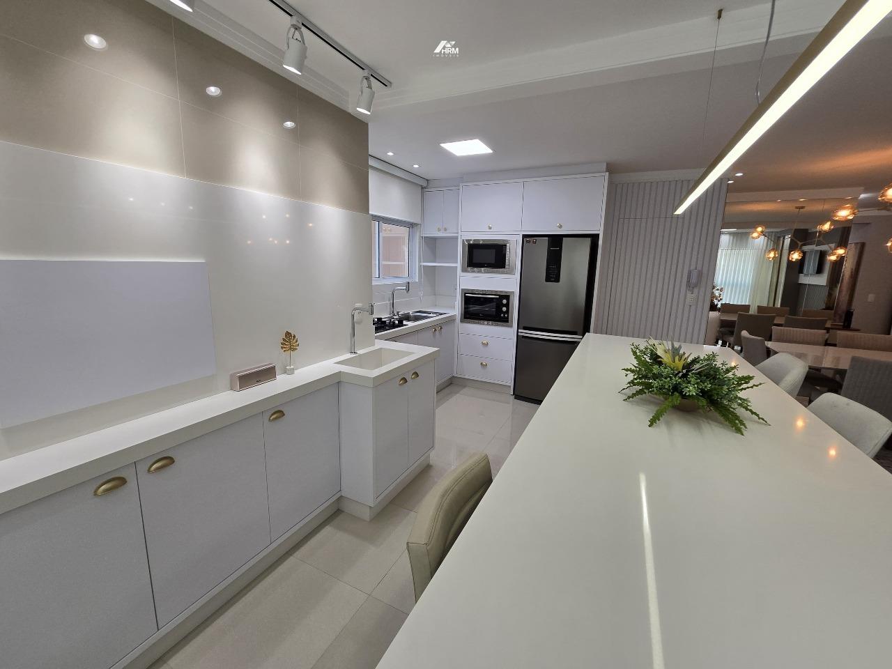 Apartamento à venda no Meia Praia: 