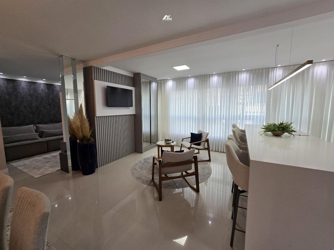 Apartamento à venda no Meia Praia: 