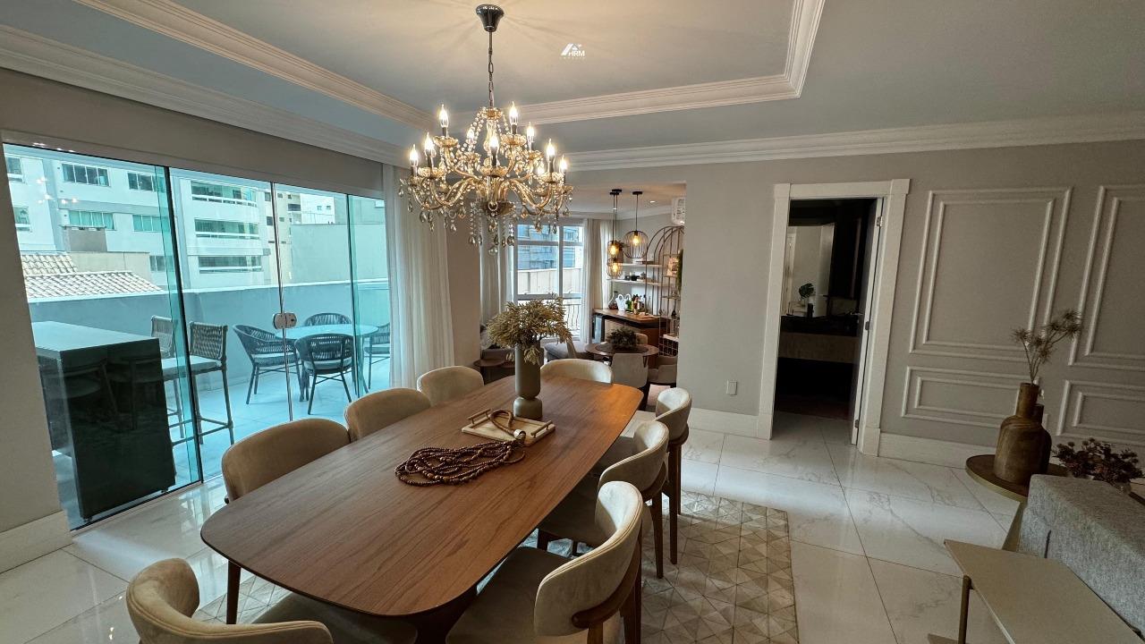 Apartamento à venda no Meia Praia: 