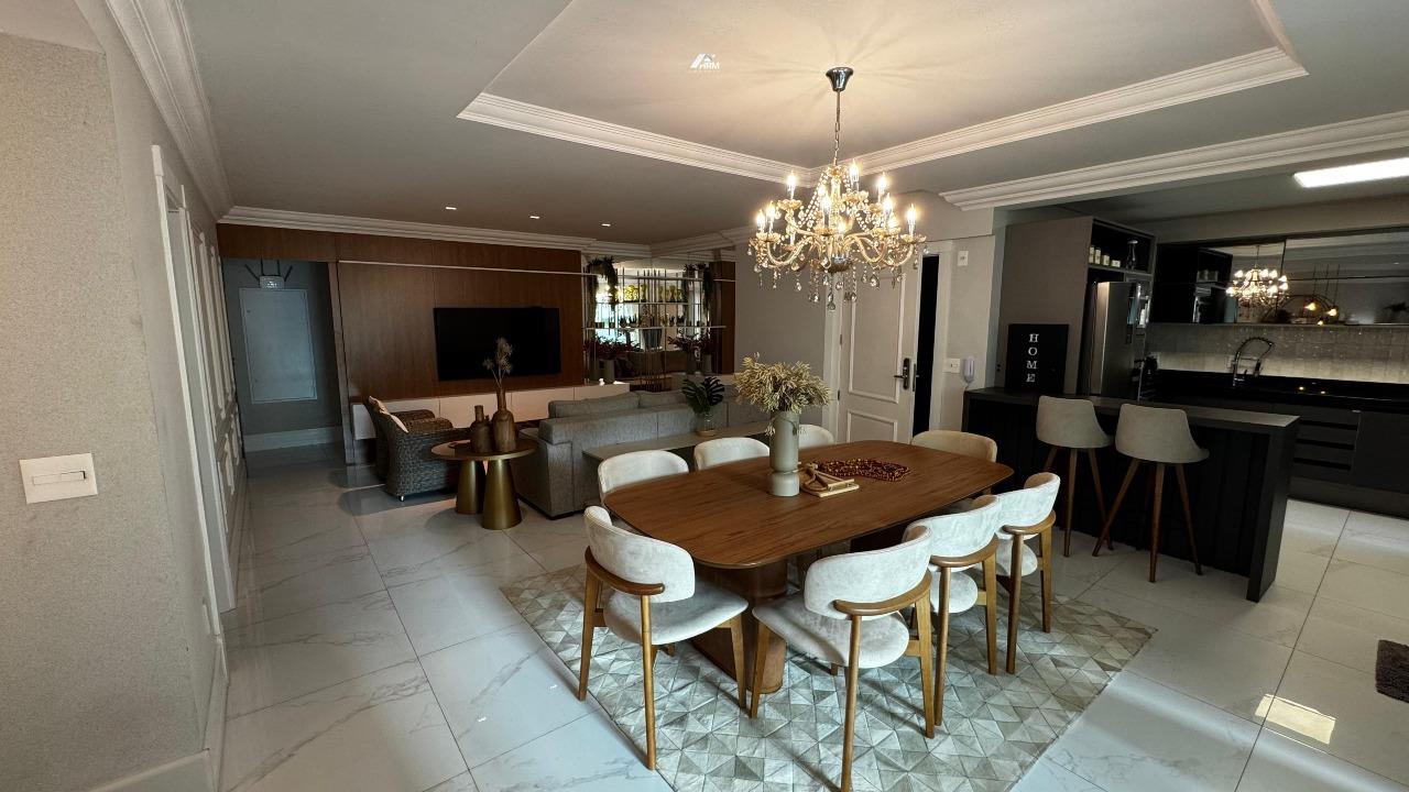 Apartamento à venda no Meia Praia: 