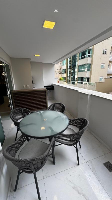 Apartamento à venda no Meia Praia: 