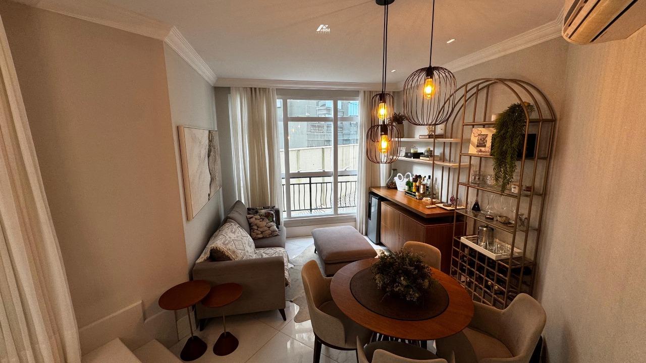 Apartamento à venda no Meia Praia: 