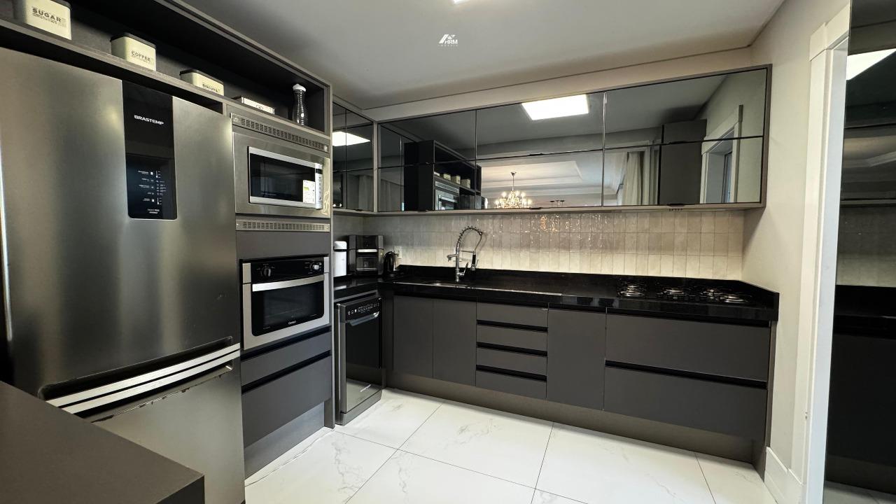 Apartamento à venda no Meia Praia: 