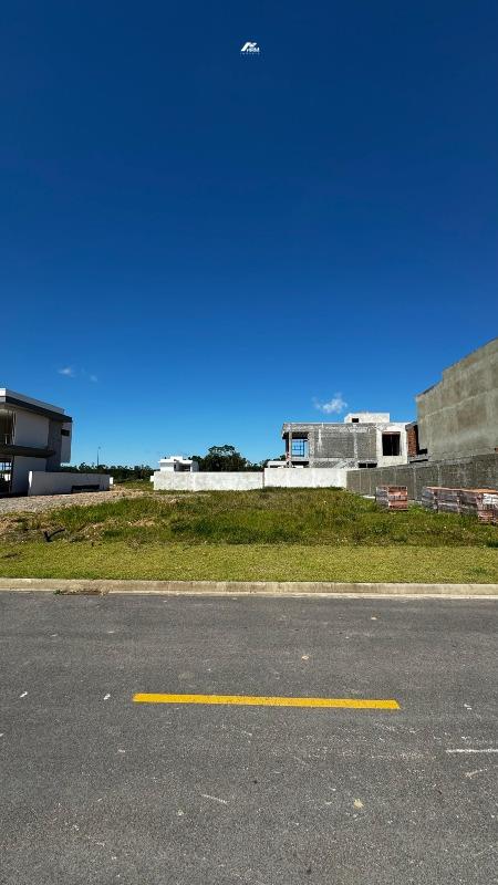 Terreno à venda no Perequê: 