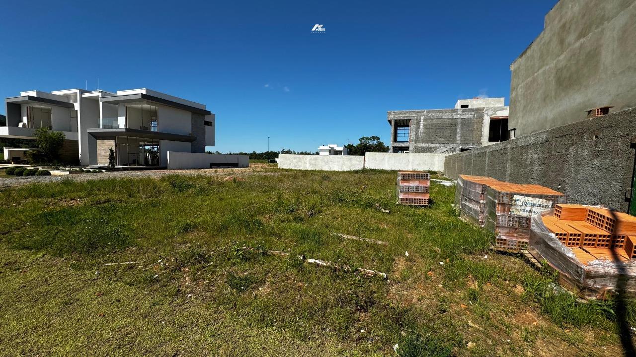 Terreno à venda no Perequê: 