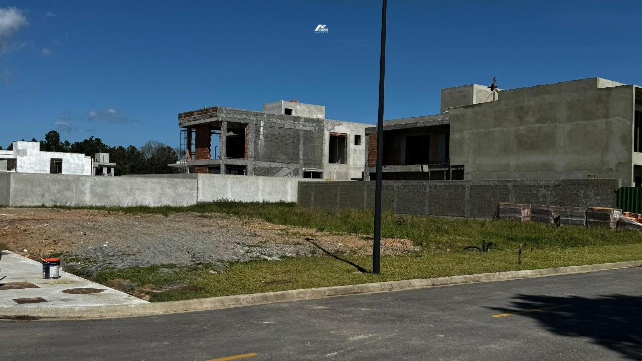 Terreno à venda no Perequê: 