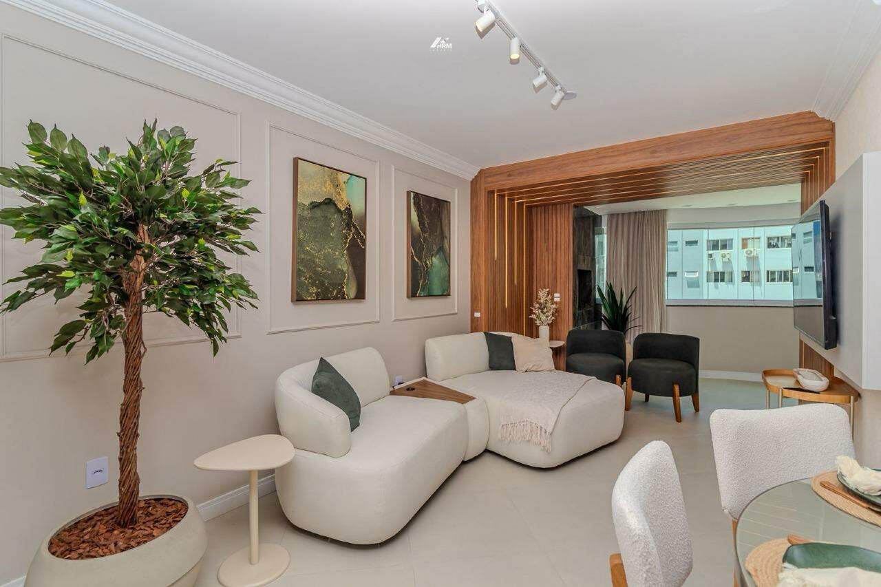 Apartamento à venda no Pioneiros: 