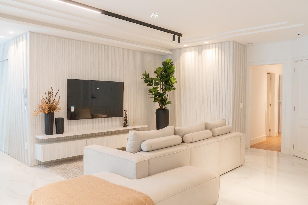 Apartamento à venda no Meia Praia: 