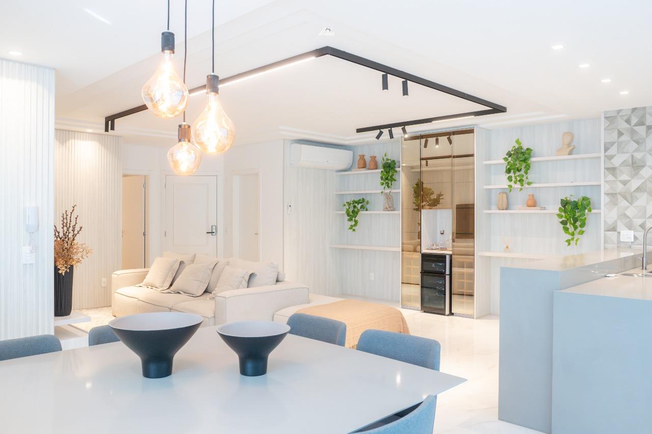 Apartamento à venda no Meia Praia: 