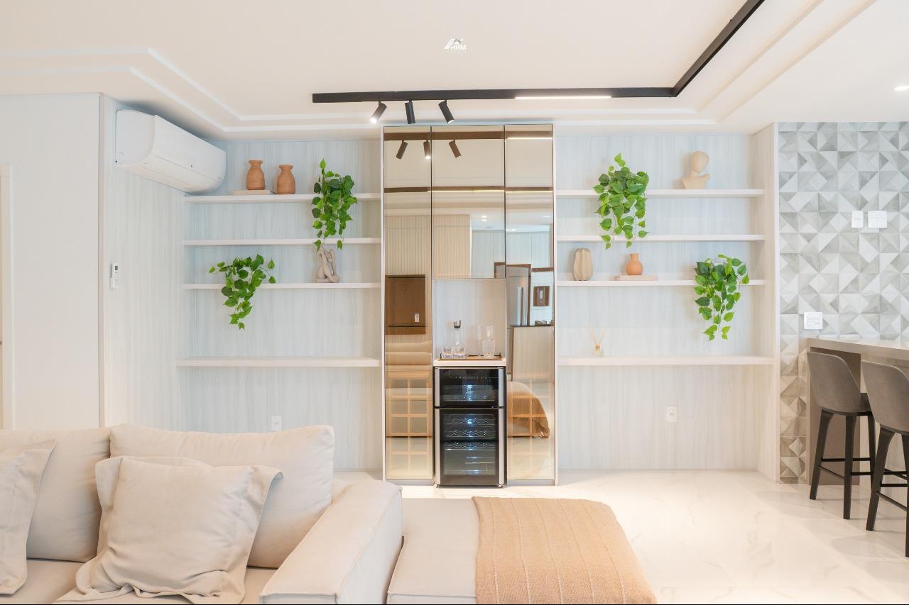 Apartamento à venda no Meia Praia: 