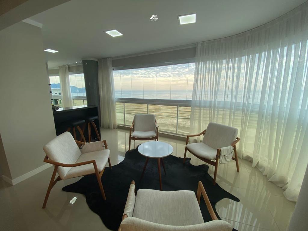Apartamento à venda no Meia Praia: 