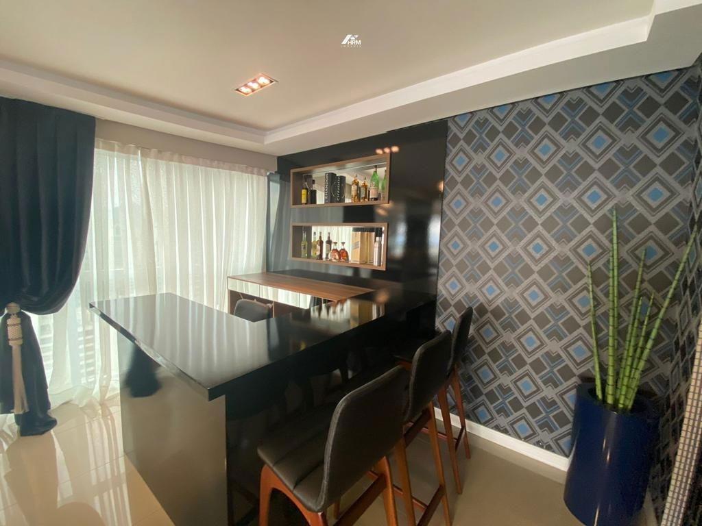 Apartamento à venda no Meia Praia: 