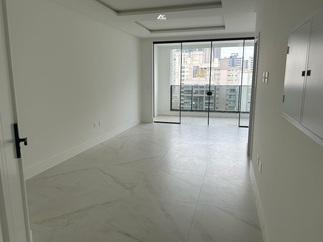 Apartamento à venda no Meia Praia: 