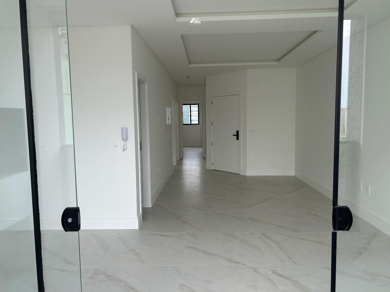 Apartamento à venda no Meia Praia: 