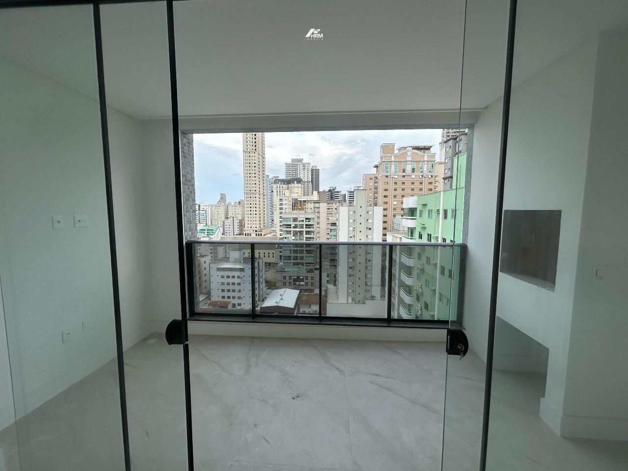 Apartamento à venda no Meia Praia: 