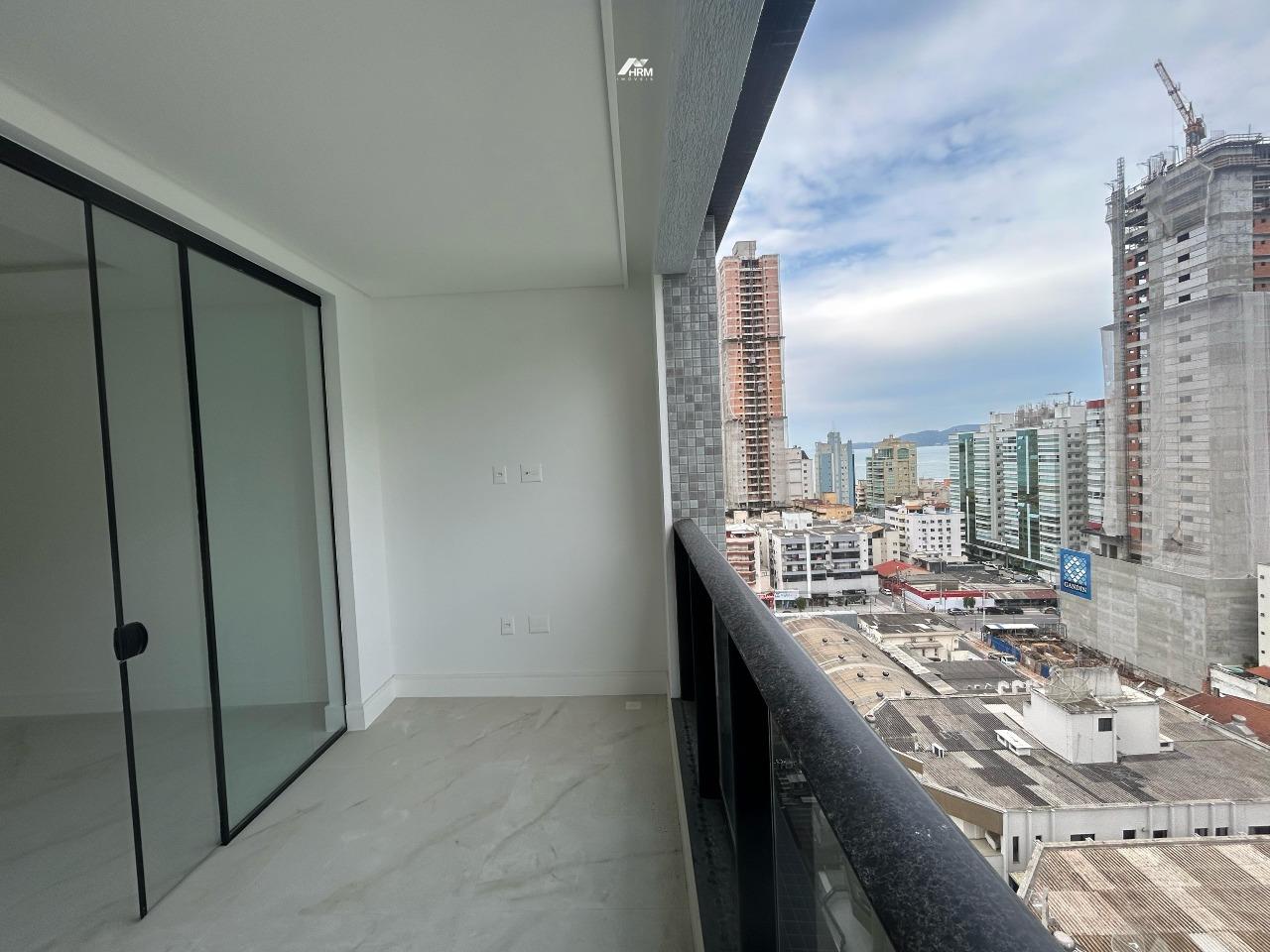 Apartamento à venda no Meia Praia: 