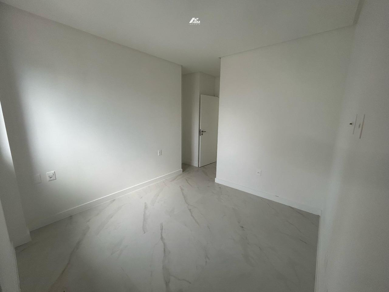 Apartamento à venda no Meia Praia: 