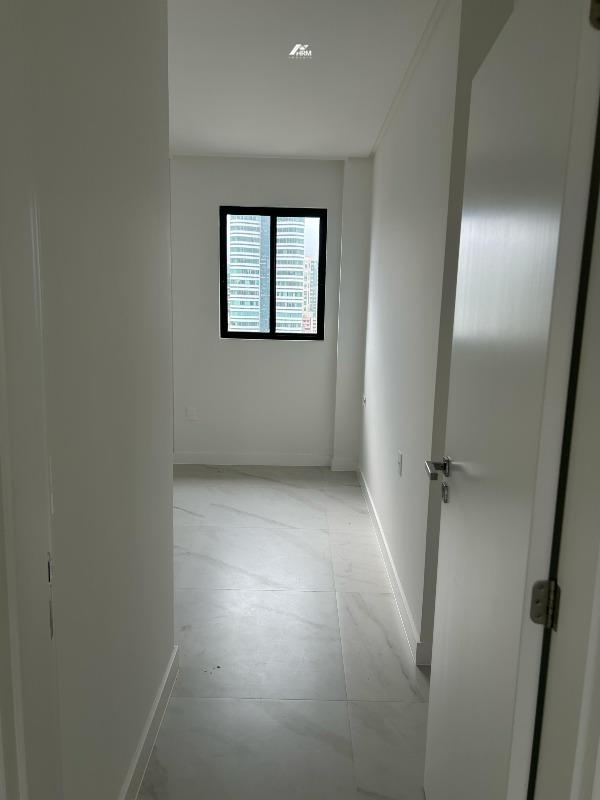 Apartamento à venda no Meia Praia: 