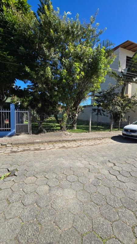 Terreno à venda no Perequê: 