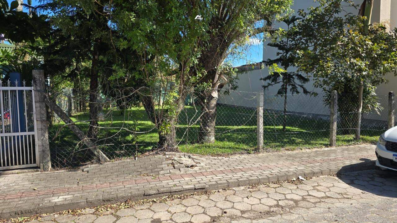 Terreno à venda no Perequê: 