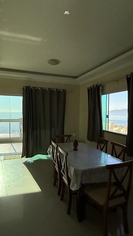 Apartamento à venda no Meia Praia: 