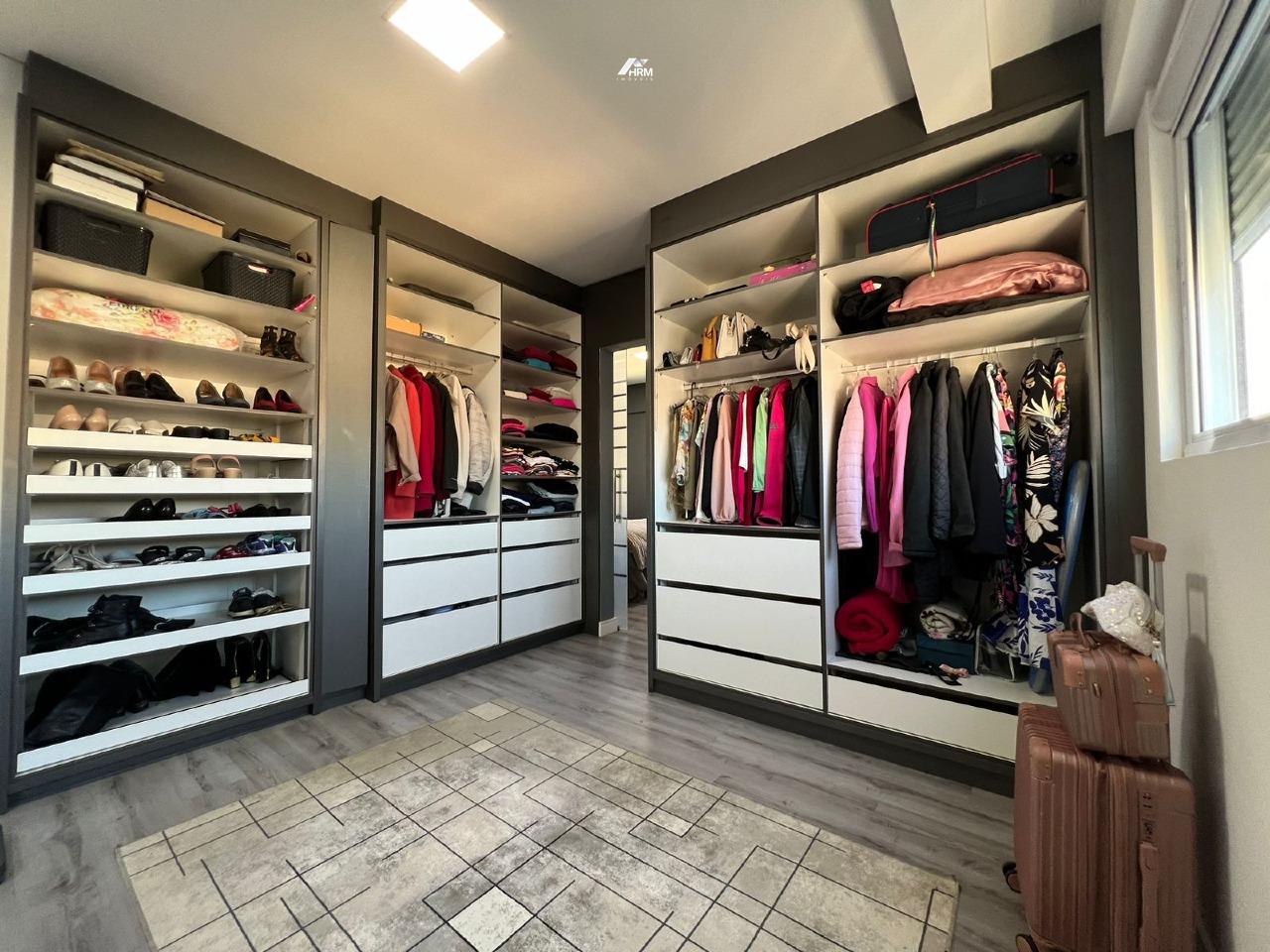 Apartamento à venda no Perequê: 