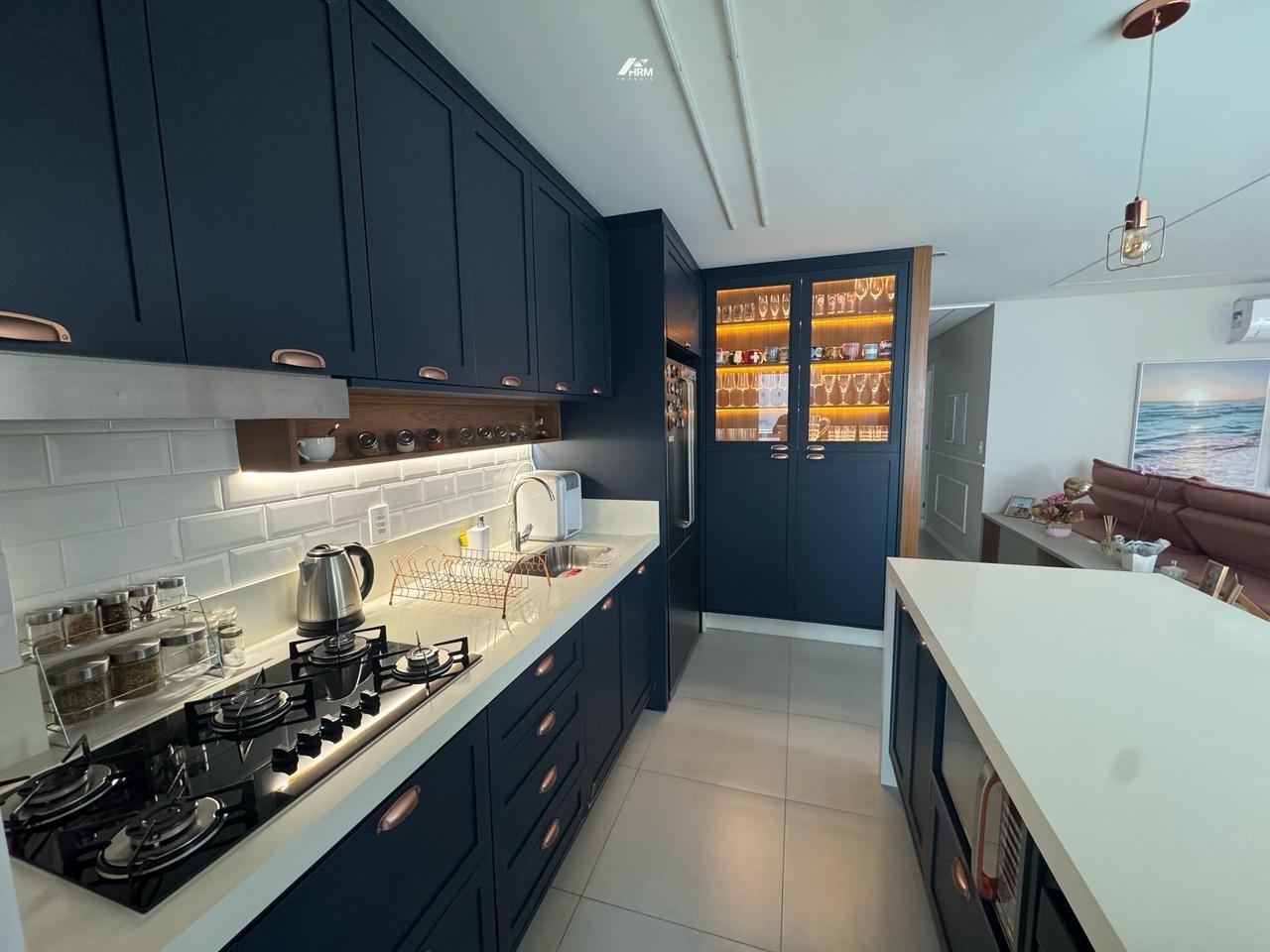 Apartamento à venda no Meia Praia: 