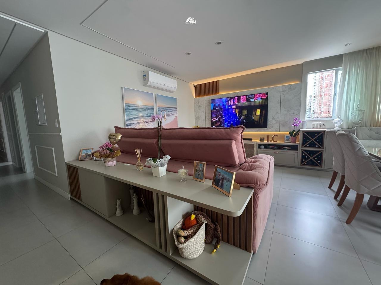 Apartamento à venda no Meia Praia: 